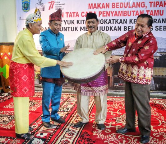 Tingkatkan Kesadaran Beretika dan Beradab, LAMBEL Gelar Sarasehan Makan Bedulang, Tipak dan Tata Cara Penyambutan Tamu Kehormatan