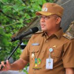 Wakil Bupati Belitung, Syamsir Memimpin Apel Gabungan dan Kerja Bakti, bertempat di Pantai Wisata Tanjungpandan, Senin (14/04) 2025