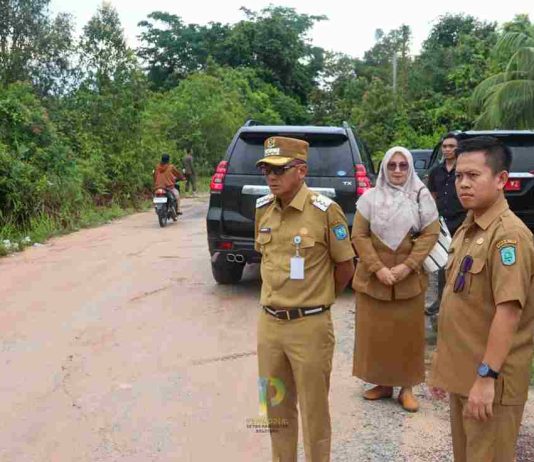 Bupati Belitung Perintahkan Investigasi Lintas Sektor Terkait Kerusakan Jalan, Bupati Turun Langsung Melakukan Pemeriksaan Lapangan