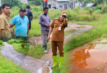 Wabup Tinjau Jalan dan Sistem Pengairan di Pemukiman Warga Jalan Bidis, Desa Dukong